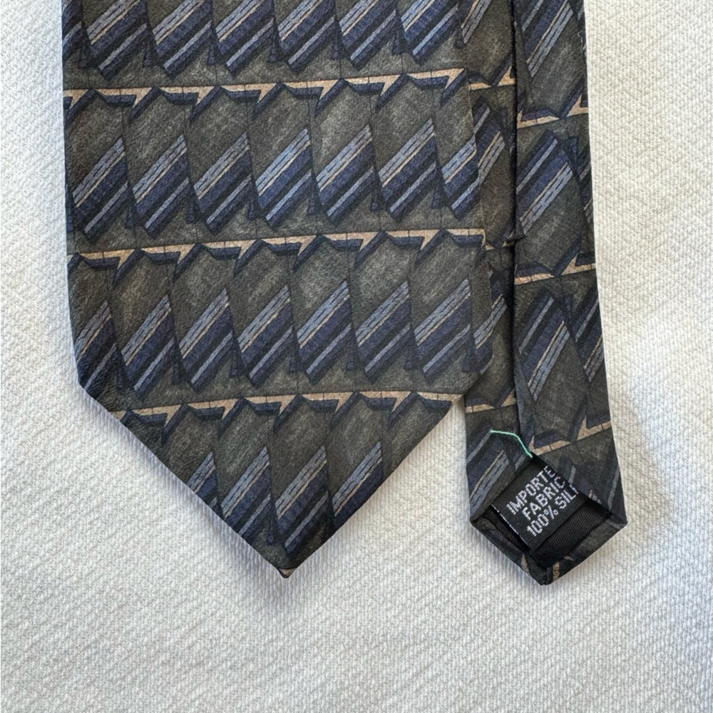 Geoffrey Beene Black and Gray Geometric Silk Tie